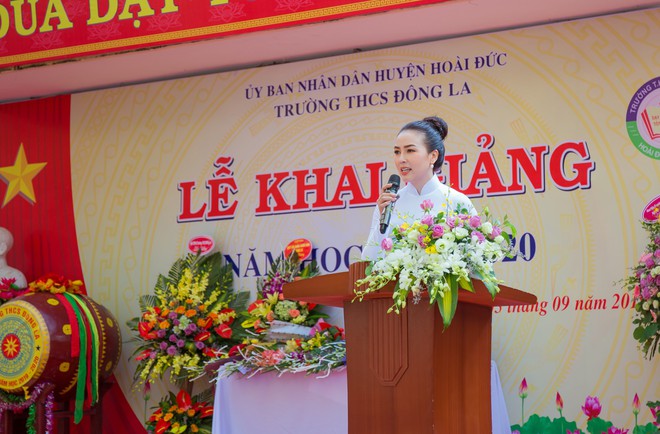 Hoa hậu Doanh nhân Việt Hàn Thu Hiền xinh đẹp trong tà áo dài, về thăm lại trường cũ - Ảnh 4.