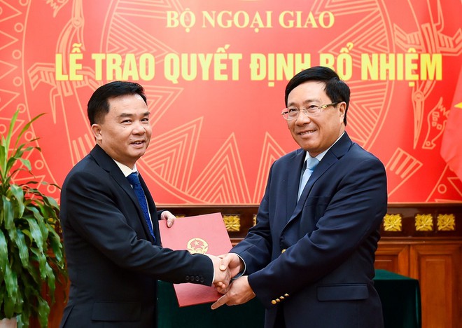 Phó Thủ tướng, Bộ trưởng Ngoại giao trao quyết định bổ nhiệm 2 Tổng Lãnh sự - Ảnh 1.