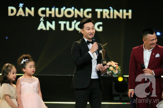VTV Awards 2019: Thành Trung lại bị ném đá dữ dội vì thắng giải MC ấn tượng nhất - Ảnh 2.
