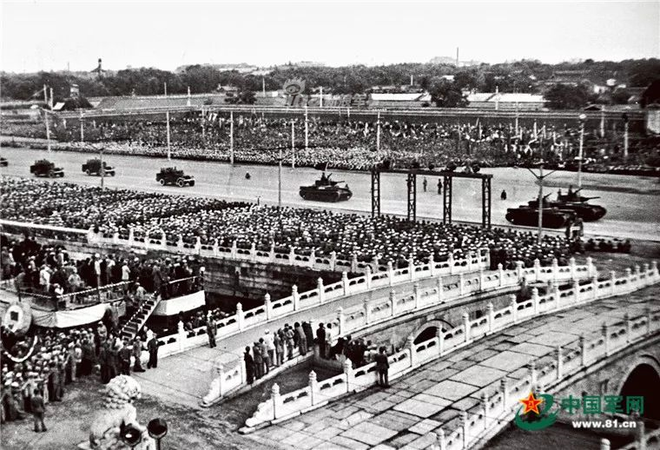 Nhìn lại những cuộc duyệt binh đáng nhớ nhất của Quân đội Trung Quốc - Ảnh 1.