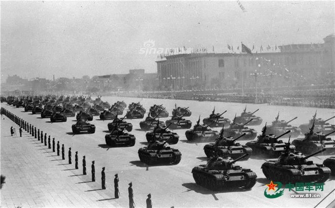 Nhìn lại những cuộc duyệt binh đáng nhớ nhất của Quân đội Trung Quốc - Ảnh 3.