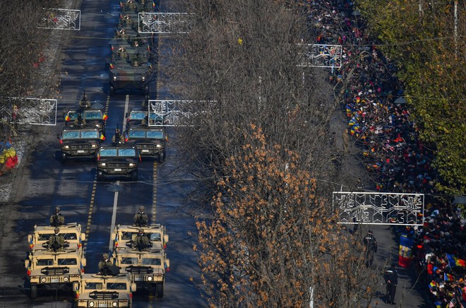 Loạt quốc gia hối hả mua vũ khí trước sức ép quân sự mạnh từ Nga - Ảnh 1.