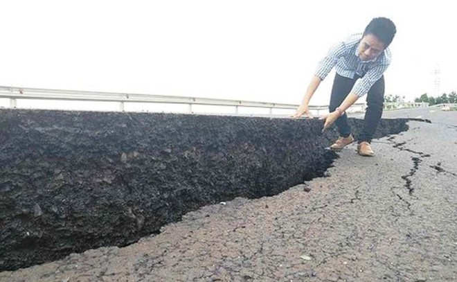 Đường 250 tỉ đồng nứt toác, sụt lún: Chưa thể nói lỗi của ai - Ảnh 1.