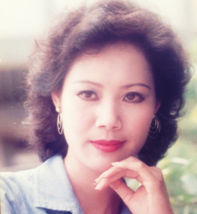 Ký ức vui vẻ: Vỡ òa khi Hoa hậu HTV lần đầu xuất hiện, tiết lộ tuổi thật U60 khiến ai cũng ngỡ ngàng - Ảnh 5.