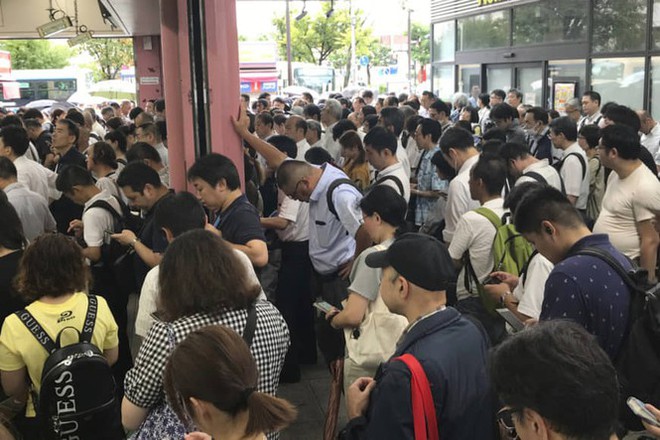 Bão Faxai mang gió mạnh kỉ lục đổ bộ Nhật Bản, Tokyo tan hoang - Ảnh 7.