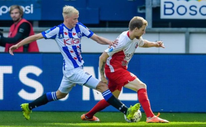 Hậu vệ trái số 1 của SC Heerenveen chơi thế này, Đoàn Văn Hậu dự bị là bình thường