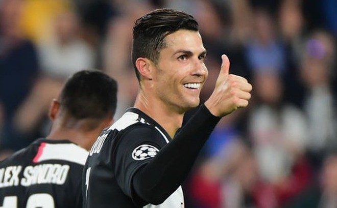 Dứt điểm cực vô duyên nhưng Ronaldo vẫn kịp lập thêm kỷ lục Champions League với bàn ấn định chiến thắng 3-0 cho Juventus