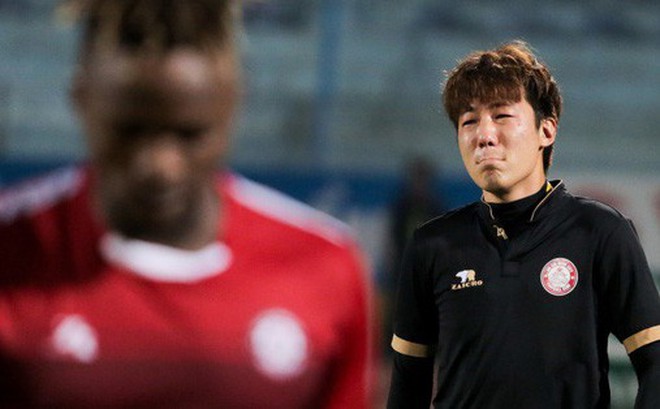 Trợ lý người Hàn Quốc khóc nức nở, không phục thất bại trước Hà Nội FC ở bán kết Cúp Quốc gia 2019