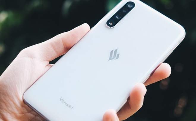 Lần đầu tiên có smartphone Việt được người Việt tìm mua nhiều đến độ cháy hàng Lần đầu tiên có smartphone Việt được người Việt tìm mua nhiều đến độ cháy hàng