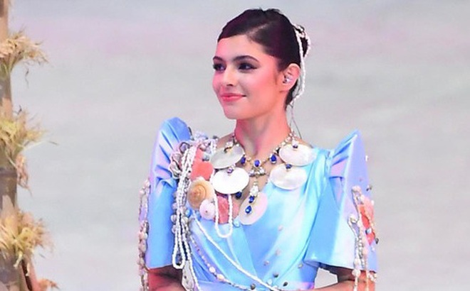Cận cảnh dàn hoa hậu xinh tươi tham gia diễu hành khai mạc SEA Games 30 Cận cảnh dàn hoa hậu xinh tươi tham gia diễu hành khai mạc SEA Games 30