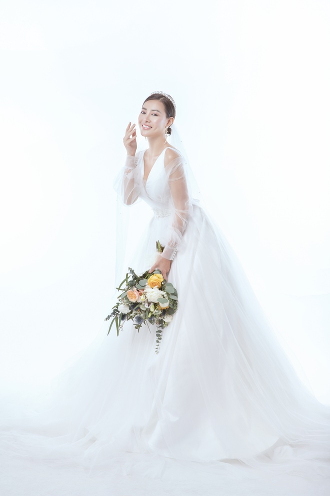 Diễn viên Thanh Hương xinh đẹp lộng lẫy trong lần thứ 2 mặc váy cưới - Ảnh 8.