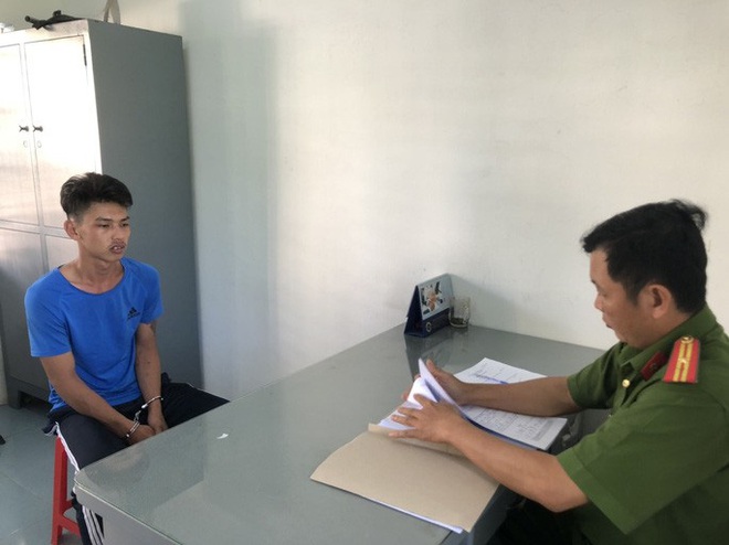 CLIP: Rùng mình cảnh hỗn chiến khiến nam thanh niên lìa cẳng tay - Ảnh 1.