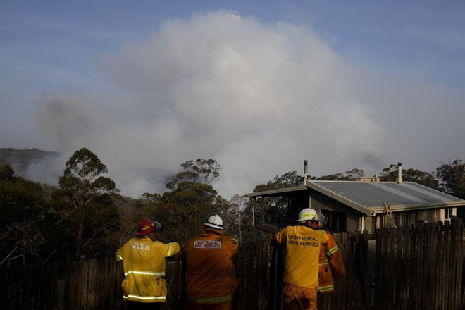 Úc: Cháy rừng hai bang nhập một, siêu hỏa ngục hình thành - Ảnh 3.