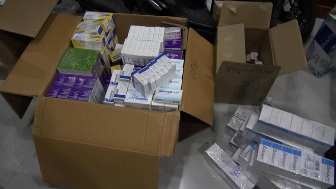 Lô hàng thuốc tân dược nghi nhập lậu cực khủng trị giá 3 tỷ đồng ở Sài Gòn - Ảnh 1.