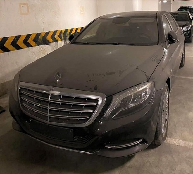 Xót xa Mercedes-Maybach S600 14 tỷ đồng bị lãng quên trong hầm đỗ xe, phủ bụi dày đặc - Ảnh 2.