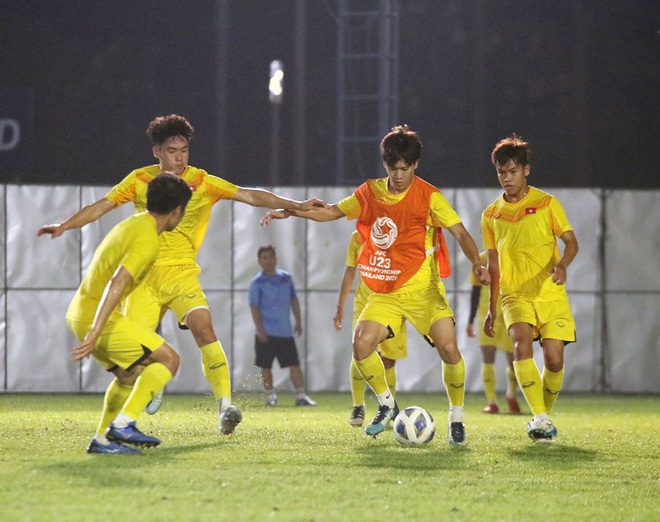 U23 Việt Nam làm điều trái ngược với Jordan, thầy Park lưu tâm đặc biệt tới Quang Hải - Ảnh 3.