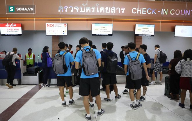 Thầy Park mệt mỏi, U23 Việt Nam lặng lẽ về Bangkok chuẩn bị quyết đấu Triều Tiên - Ảnh 6.