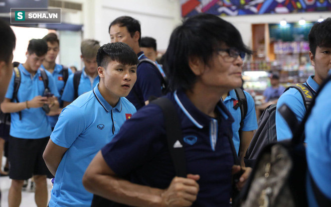 Thầy Park mệt mỏi, U23 Việt Nam lặng lẽ về Bangkok chuẩn bị quyết đấu Triều Tiên - Ảnh 10.