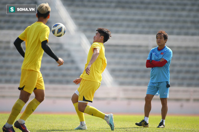 Thầy Park phân thân, lộ rõ vẻ trầm ngâm ở buổi tập cuối của U23 Việt Nam tại Buriram - Ảnh 3.