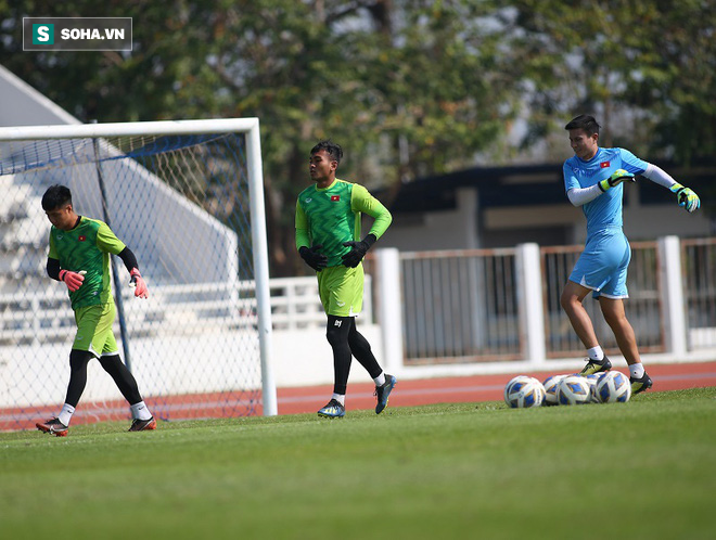 Thầy Park phân thân, lộ rõ vẻ trầm ngâm ở buổi tập cuối của U23 Việt Nam tại Buriram - Ảnh 5.