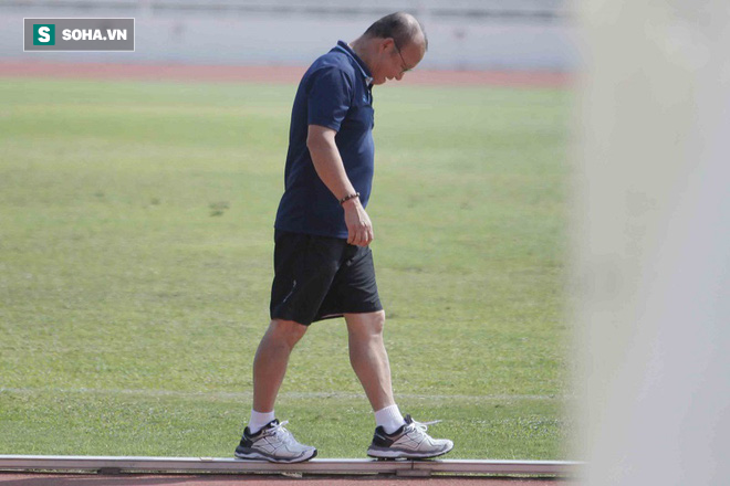 Thầy Park phân thân, lộ rõ vẻ trầm ngâm ở buổi tập cuối của U23 Việt Nam tại Buriram - Ảnh 6.