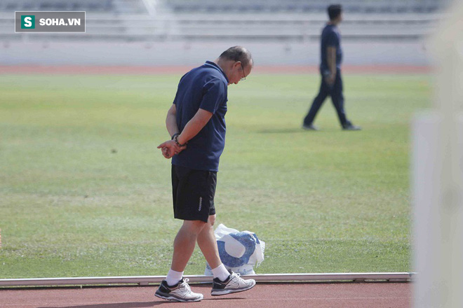 Thầy Park phân thân, lộ rõ vẻ trầm ngâm ở buổi tập cuối của U23 Việt Nam tại Buriram - Ảnh 7.