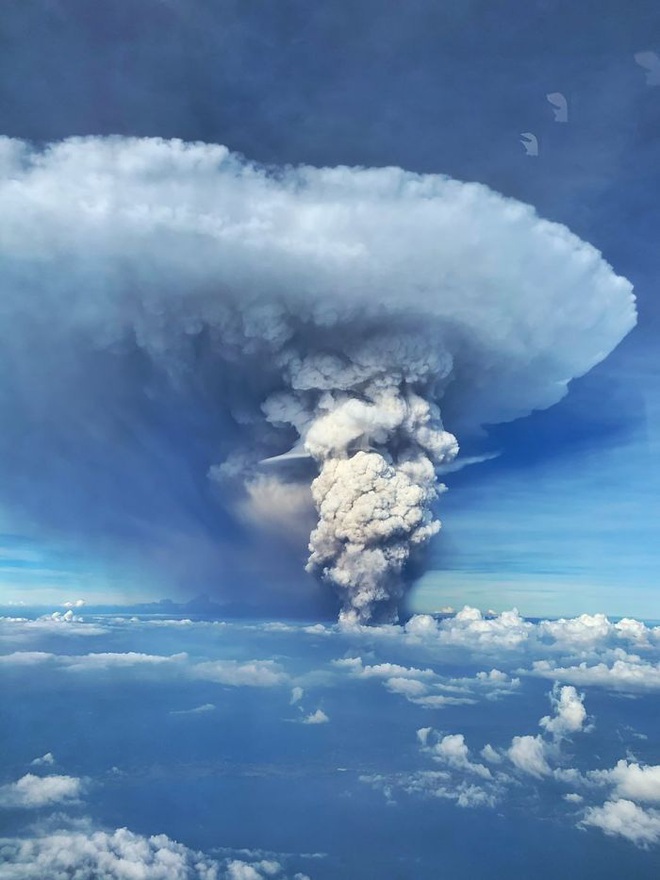 Loạt ảnh ấn tượng về núi lửa phun trào ở Philippines: Rất hùng vĩ nhưng cũng vô cùng khủng khiếp - Ảnh 10.