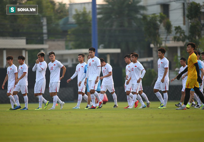 U23 Việt Nam nhận hung tin, nguy cơ mất trụ cột ở hàng thủ khi quyết đấu U23 Triều Tiên - Ảnh 9.