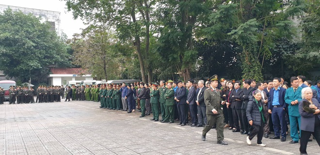 Thủ tướng Nguyễn Xuân Phúc tới viếng 3 chiến sĩ hy sinh ở Đồng Tâm - Ảnh 6.