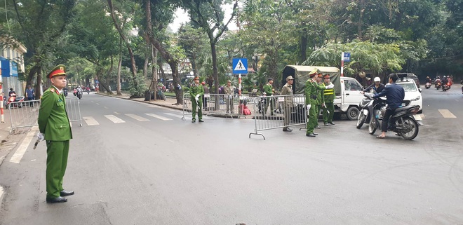 Thủ tướng Nguyễn Xuân Phúc tới viếng 3 chiến sĩ sỹ hy sinh ở Đồng Tâm - Ảnh 5.
