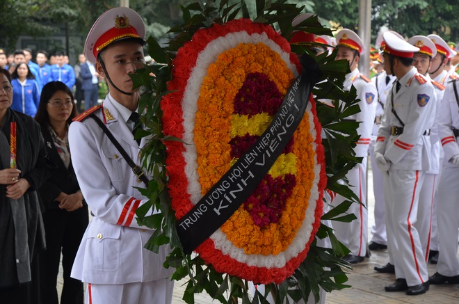 Thủ tướng Nguyễn Xuân Phúc tới viếng 3 chiến sĩ hy sinh ở Đồng Tâm - Ảnh 10.