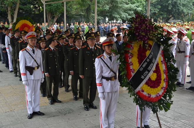 Thủ tướng Nguyễn Xuân Phúc tới viếng 3 chiến sĩ hy sinh ở Đồng Tâm - Ảnh 14.