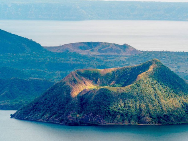 Núi lửa Taal dữ dội bậc nhất Philippines sắp phun trào đáng sợ? Kịch bản xấu nhất là gì? - Ảnh 3.