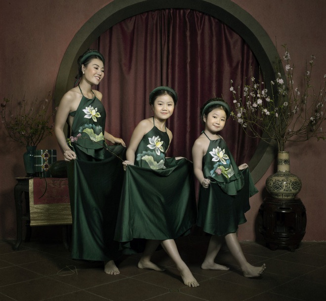 Diễn viên Thanh Hương cùng hai con gái diện yếm đào - Ảnh 4.
