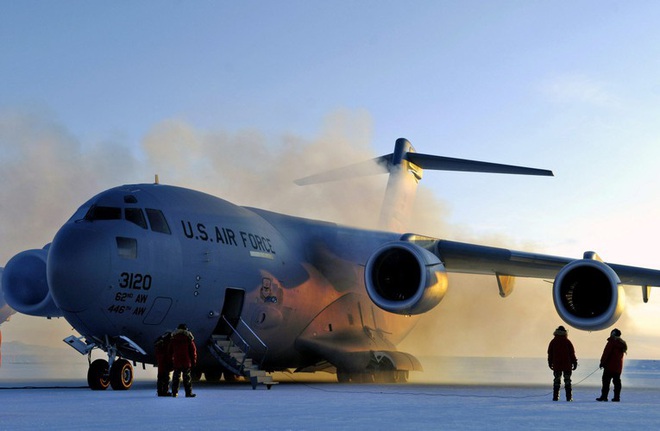 Gã khổng lồ C-17 vừa chở cả ngàn binh sĩ Mỹ tới Trung Đông - Ảnh 11.