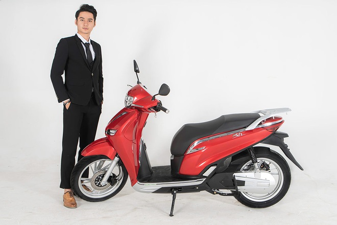 Chưa đầy 10 ngày ra mắt, xe máy made in Vietnam giống với Honda SH đột ngột tăng giá bán - Ảnh 1.