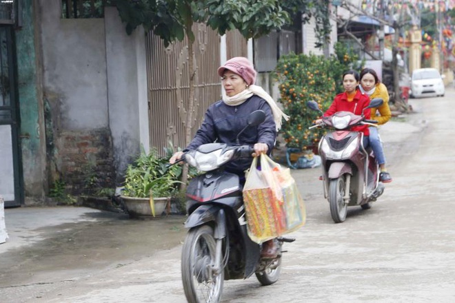 Người dân Đồng Tâm trưng đào, quất hối hả chuẩn bị đón Tết - Ảnh 5.