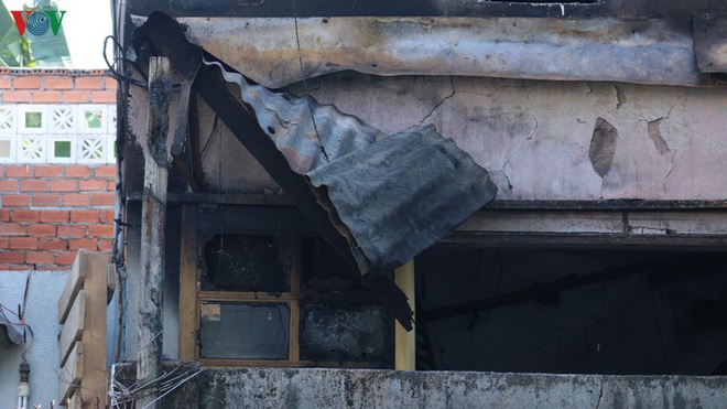 Cận cảnh bên trong căn nhà bị cháy khiến 5 người chết ở TP HCM - Ảnh 3.