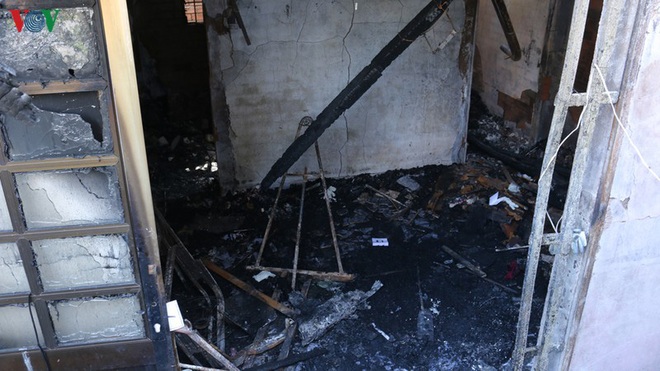 Cận cảnh bên trong căn nhà bị cháy khiến 5 người chết ở TP HCM - Ảnh 4.