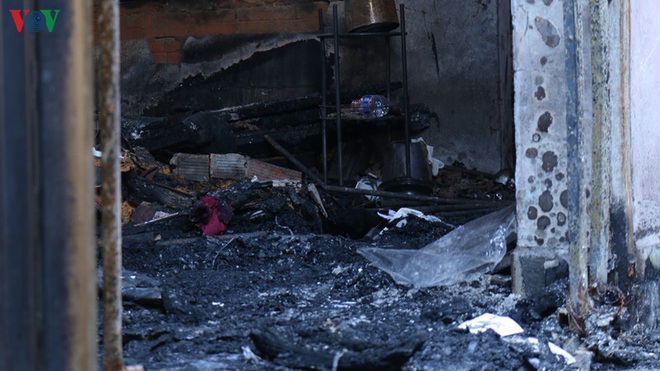 Cận cảnh bên trong căn nhà bị cháy khiến 5 người chết ở TP HCM - Ảnh 6.