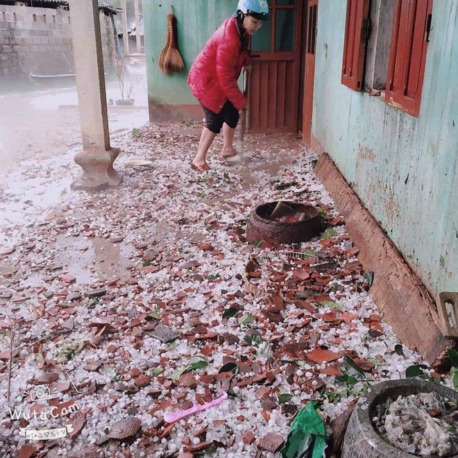 5.000 nhà hư hại, tốc mái trong đêm giao thừa do mưa đá, miền Bắc chuyển rét đậm - Ảnh 3.