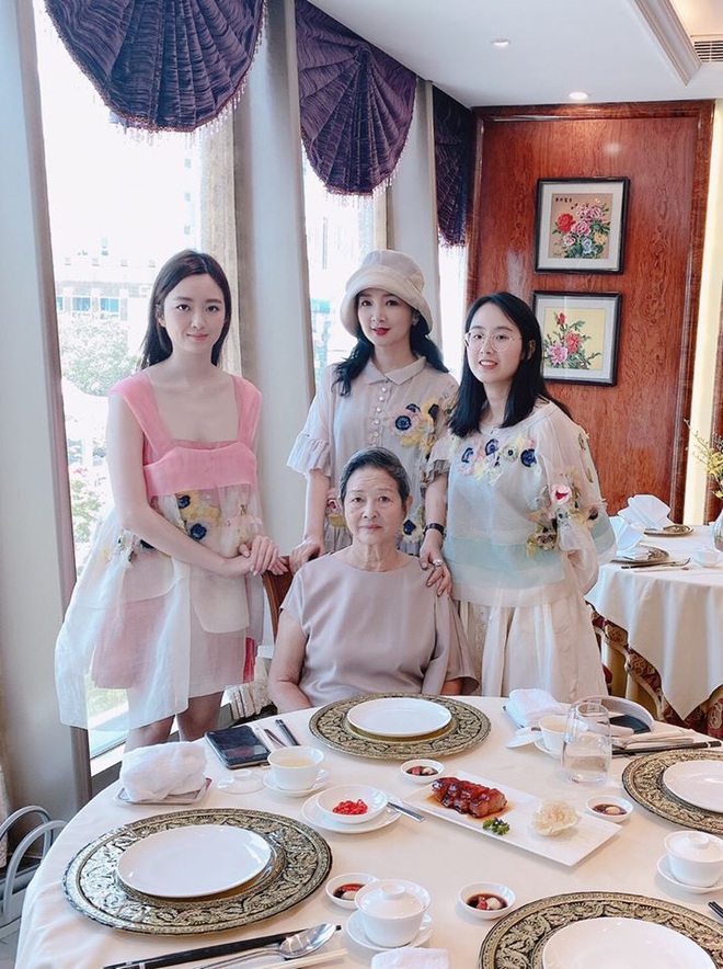 Ba thế hệ gia đình Hoa hậu Đền Hùng Giáng My gây ngỡ ngàng bởi nhan sắc xinh đẹp - Ảnh 2.