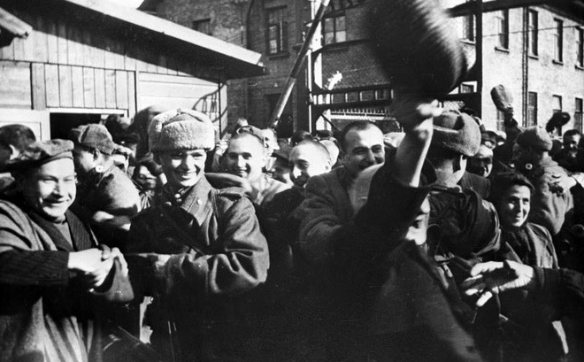 Địa ngục trần gian: Hồng quân nhìn thấy gì sau khi giải phóng trại tập trung Auschwitz?