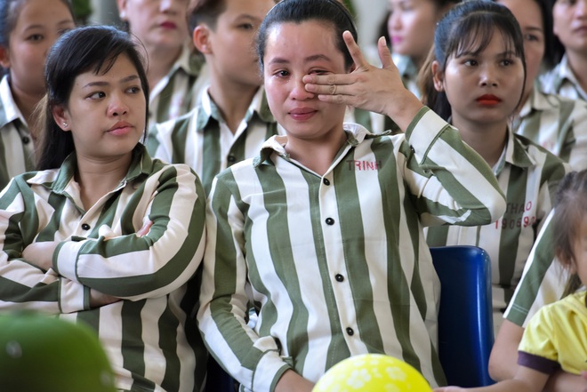 Đàm Vĩnh Hưng tới trại giam hát và làm việc không ai ngờ, khiến phạm nhân thi hành án chung thân bật khóc - Ảnh 8.