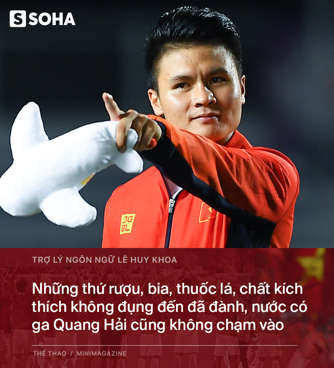 Trợ lý ngôn ngữ Lê Huy Khoa: Cởi đồ cầu thủ ra đi. Người đầy sẹo, chân biến dạng. Trời ơi, tội lắm - Ảnh 13.