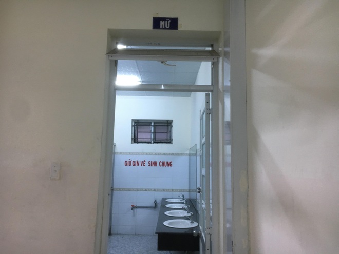 Nữ công nhân bị cướp điện thoại, hiếp dâm trong nhà vệ sinh của Trung tâm Văn hoá Lao động tỉnh Bình Dương - Ảnh 1.