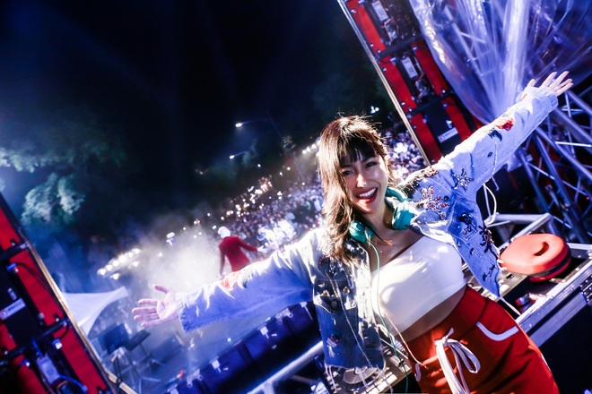 Trang Moon cá tính trong bữa tiệc âm nhạc mở màn năm mới - Ảnh 3.