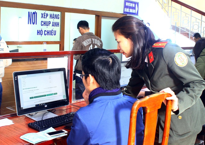 Nghệ An: Đeo khẩu trang đi làm hộ chiếu, tạm hủy kế hoạch sang Trung Quốc lao động vì lo ngại virus corona - Ảnh 5.