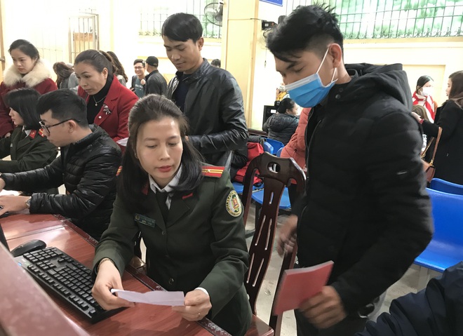 Nghệ An: Đeo khẩu trang đi làm hộ chiếu, tạm hủy kế hoạch sang Trung Quốc lao động vì lo ngại virus corona - Ảnh 6.