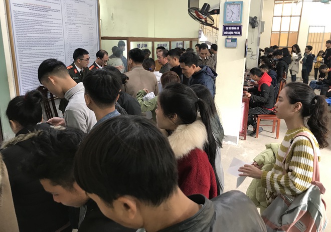 Nghệ An: Đeo khẩu trang đi làm hộ chiếu, tạm hủy kế hoạch sang Trung Quốc lao động vì lo ngại virus corona - Ảnh 2.